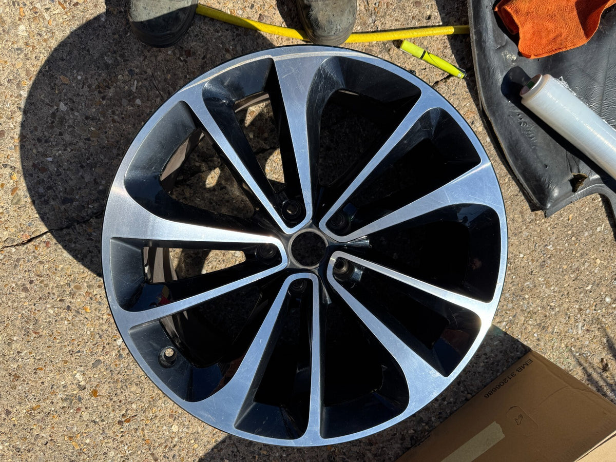 Genuine Bentley Bentayga 21" multi spoke wheel 10jx21 ET28 black/diamond SCRATCH