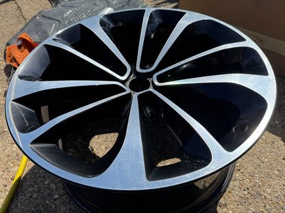 Genuine Bentley Bentayga 21" multi spoke wheel 10jx21 ET28 black/diamond SCRATCH