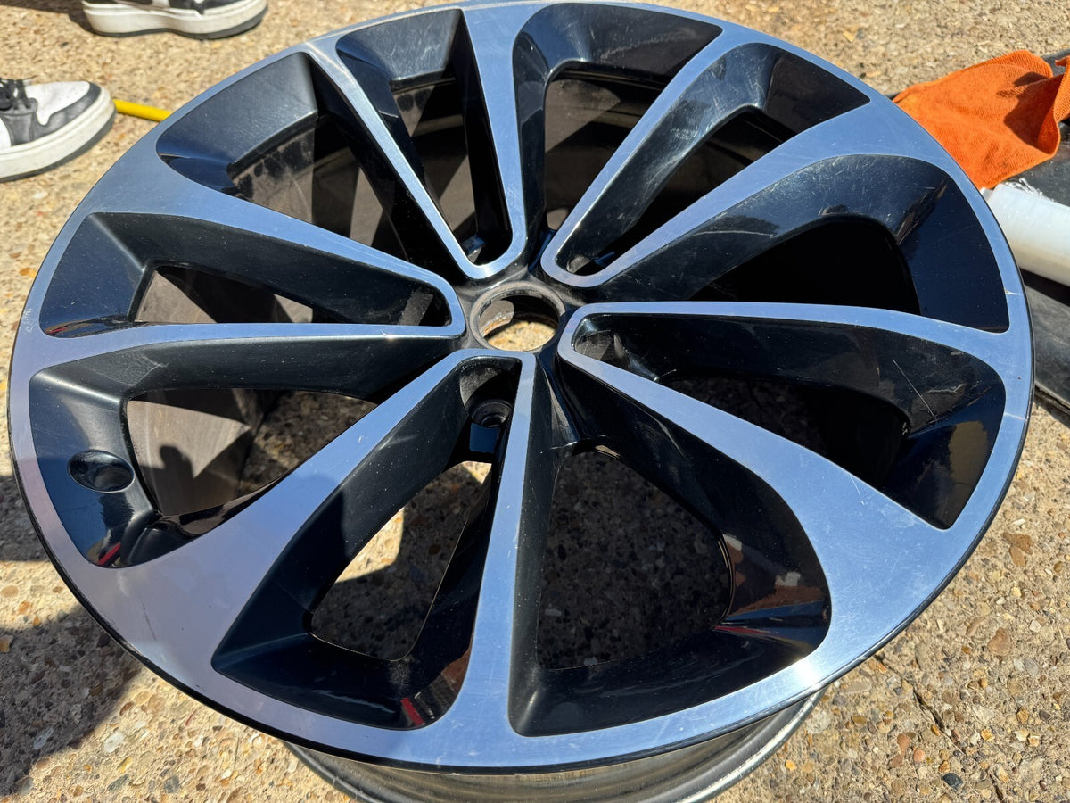 Genuine Bentley Bentayga 21" multi spoke wheel 10jx21 ET28 black/diamond SCRATCH