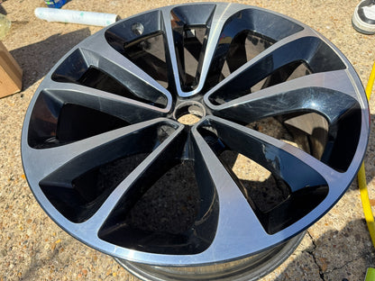 Genuine Bentley Bentayga 21" multi spoke wheel 10jx21 ET28 black/diamond SCRATCH