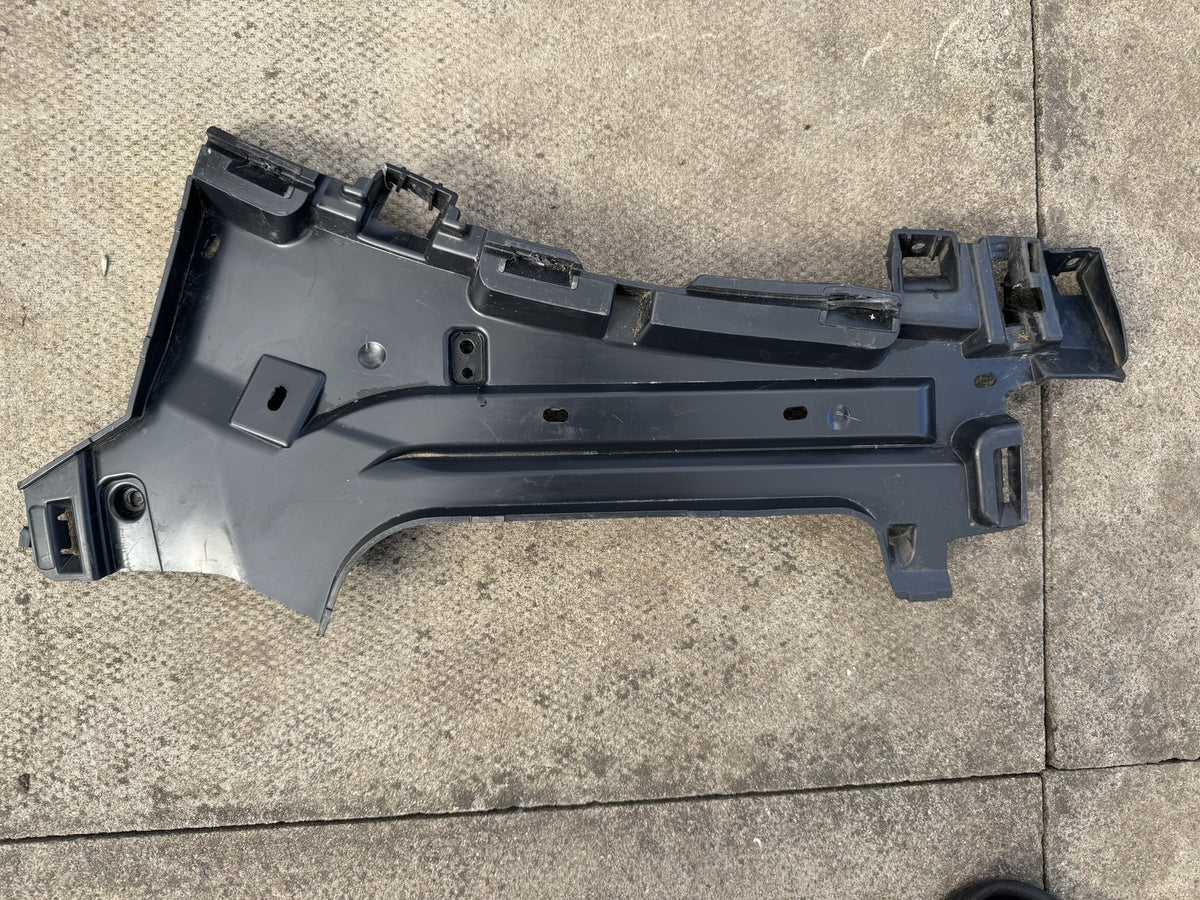 Range Rover Sport L461 2022-on Front Left Bumper Bracket N9X2-16A281-A