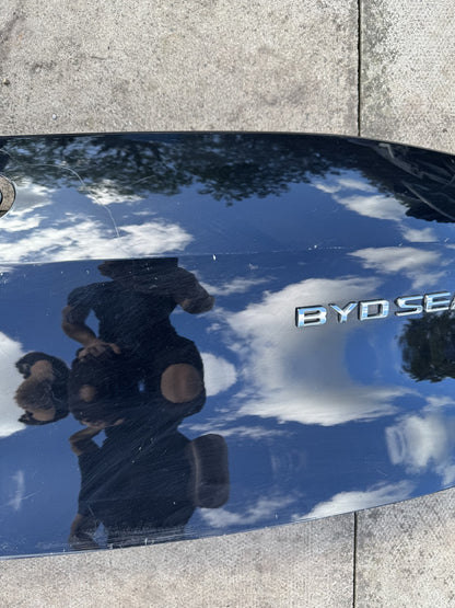 BYD SEALION 7 BADGE SET 4WD 4.5S ON TAILGATE TRIM UKEA-6302210 TRIM SMASHED