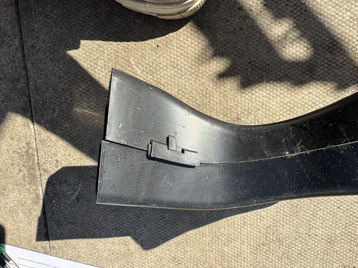LAND ROVER DEFENDER L663 FRONT RIGHT AIR INTAKE DUCT L8B2-2D208-A GENUINE