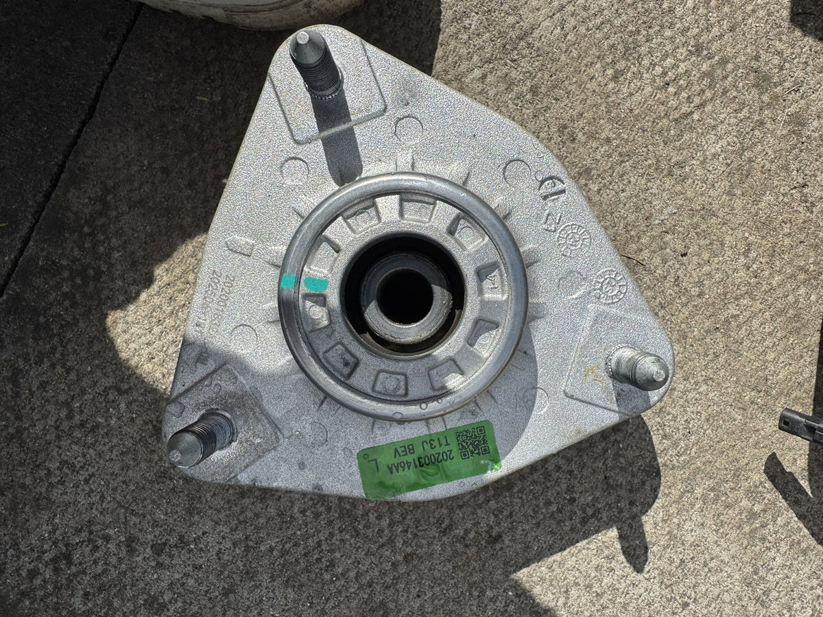 FRONT STRUT TOP MOUNT 202003146AA 202001832AA T13J BEV ELECTRIC HATCHBACK