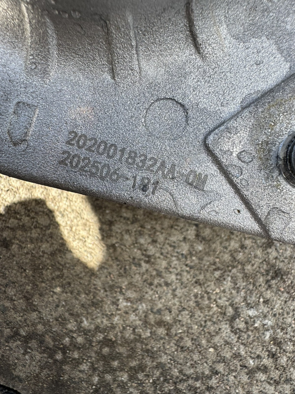FRONT STRUT TOP MOUNT 202003146AA 202001832AA T13J BEV ELECTRIC HATCHBACK