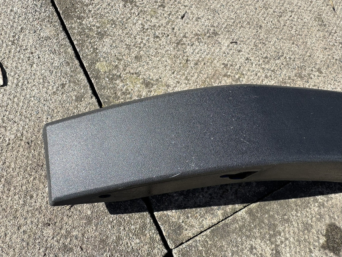 VOLVO XC40 2018-2024 REAR LEFT WHEEL ARCH TRIM MOULDING 32368188 NO PDC GENUINE