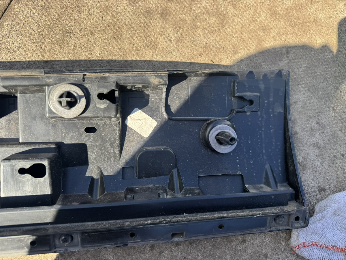 RANGE ROVER L460 2022-ON REAR RIGHT DOOR LOWER MOULDING M8E2-274A48-AG GENUINE