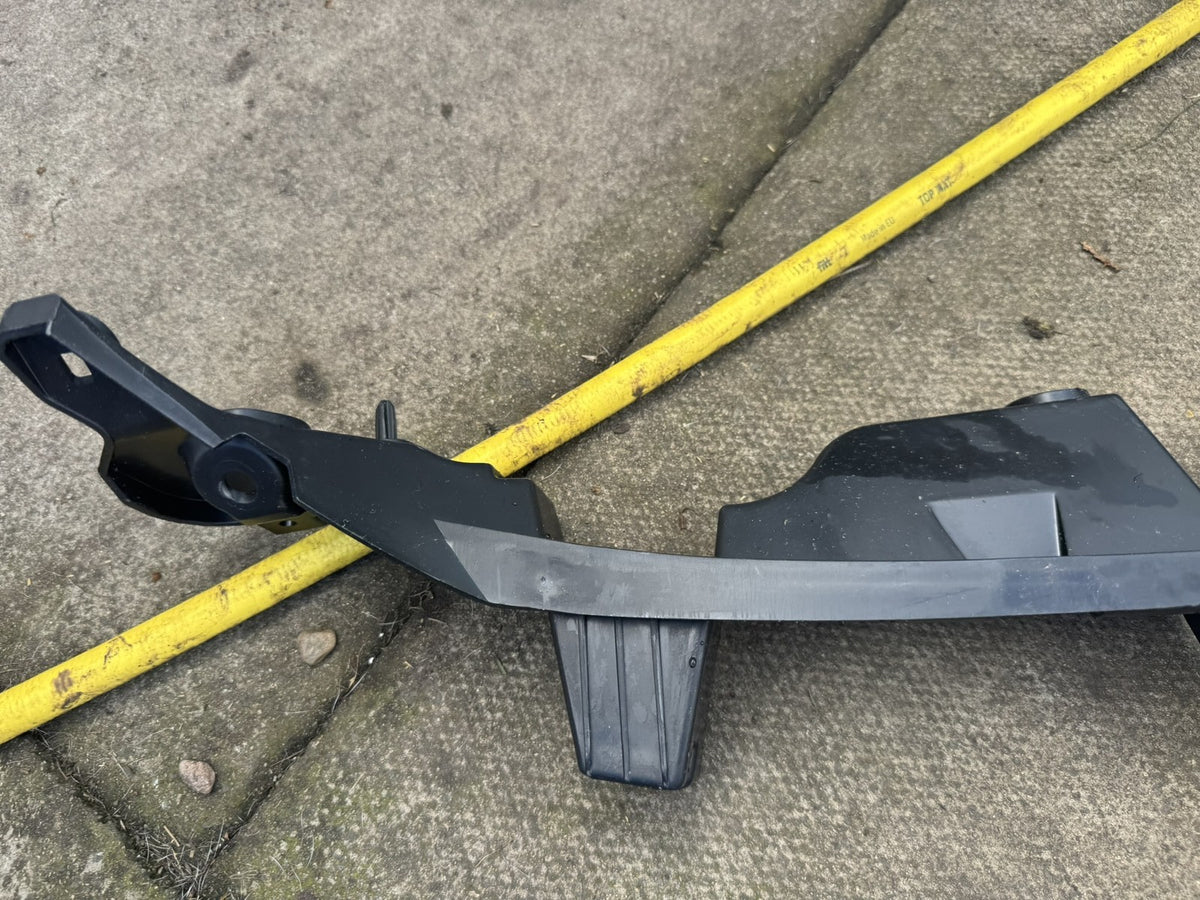 JAGUAR F-PACE X761 REAR BUMPER CENTRE SUPPORT BRACKET HK83-17E855-AE GENUINE