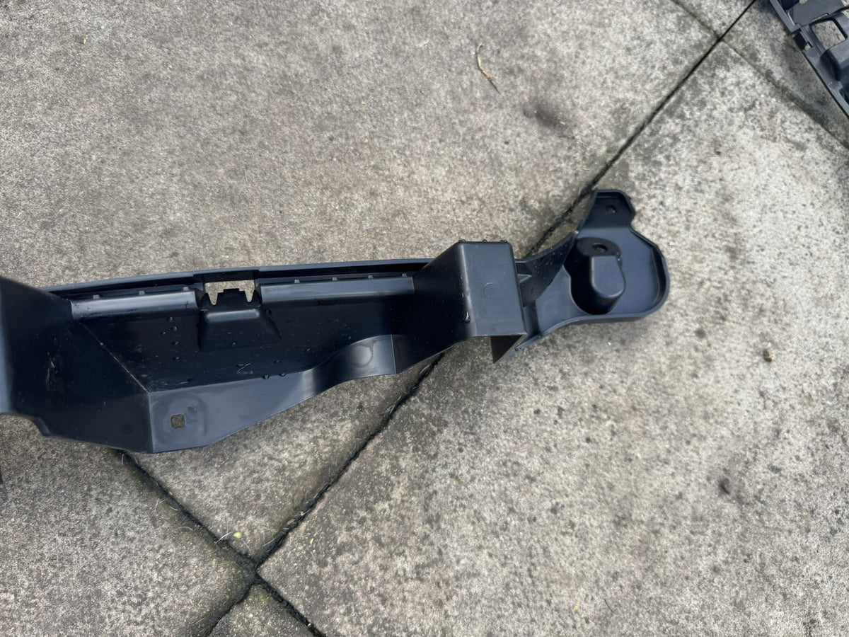 JAGUAR F-PACE X761 REAR BUMPER CENTRE SUPPORT BRACKET HK83-17E855-AE GENUINE