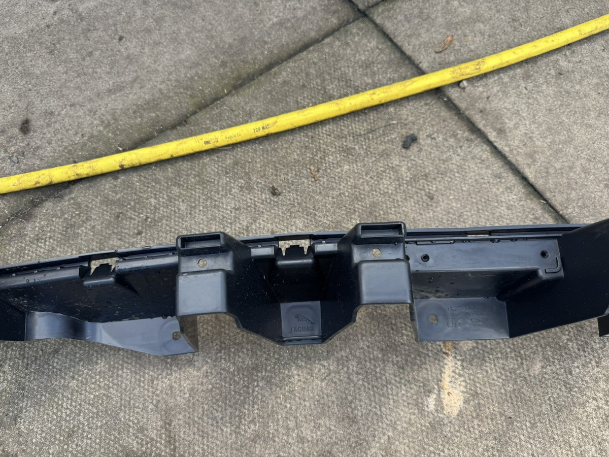 JAGUAR F-PACE X761 REAR BUMPER CENTRE SUPPORT BRACKET HK83-17E855-AE GENUINE