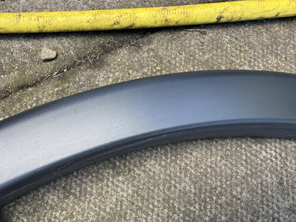 DISCOVERY SPORT L550 2020-ON REAR LEFT WHEEL ARCH TRIM NO PDC LK72-290E23-BBW