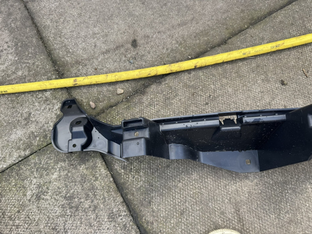 JAGUAR F-PACE X761 REAR BUMPER CENTRE SUPPORT BRACKET HK83-17E855-AE GENUINE