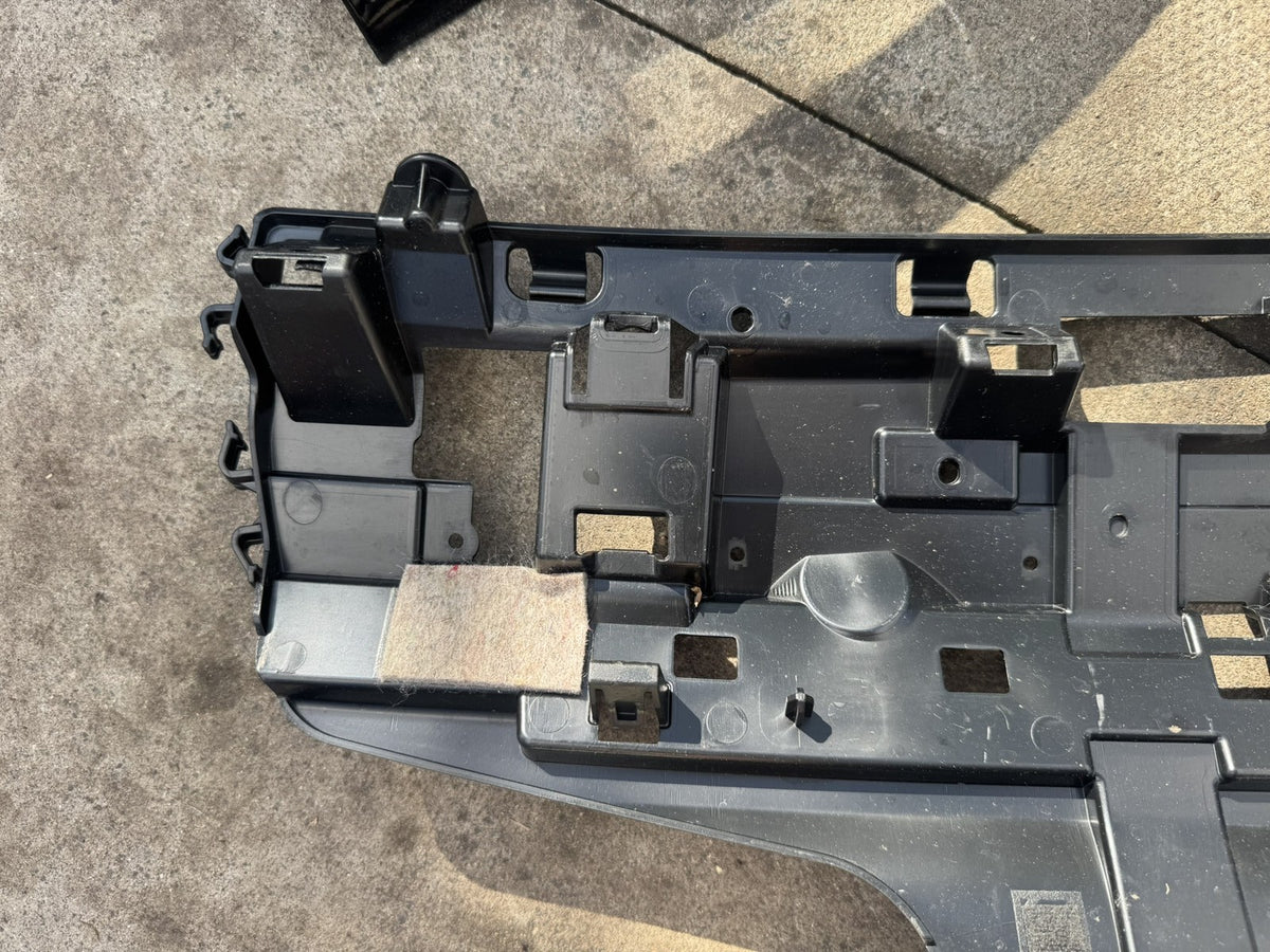 BMW 4 SERIES F32 F33 F36 REAR BUMPER LOWER REINFORCEMENT BRACKET 51127285563
