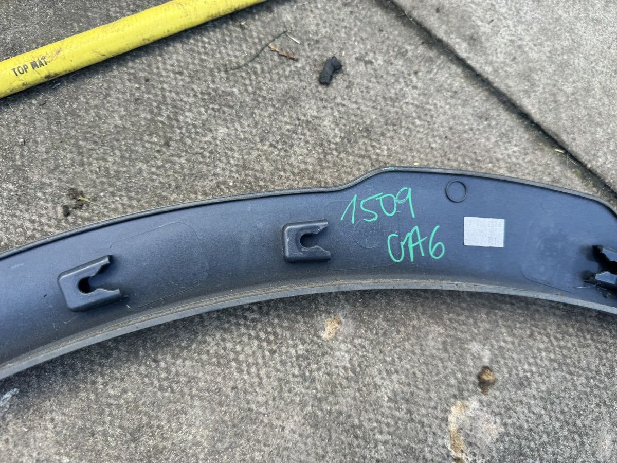 DISCOVERY SPORT L550 2020-ON REAR LEFT WHEEL ARCH TRIM NO PDC LK72-290E23-BBW