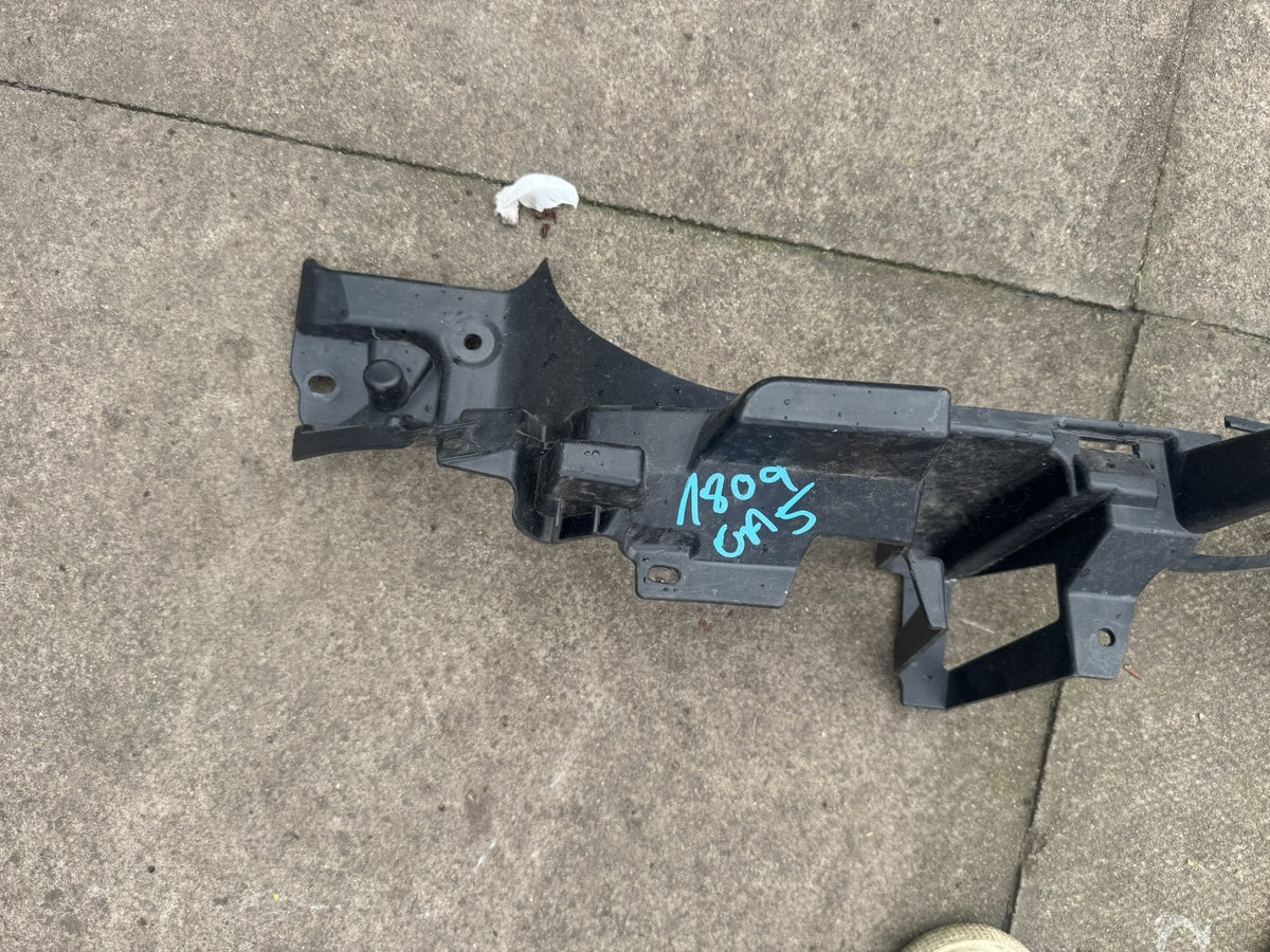 Land Rover Discovery 5 L462 2017-2020 Rear Bumper Centre Bracket HY32-17B861-AC