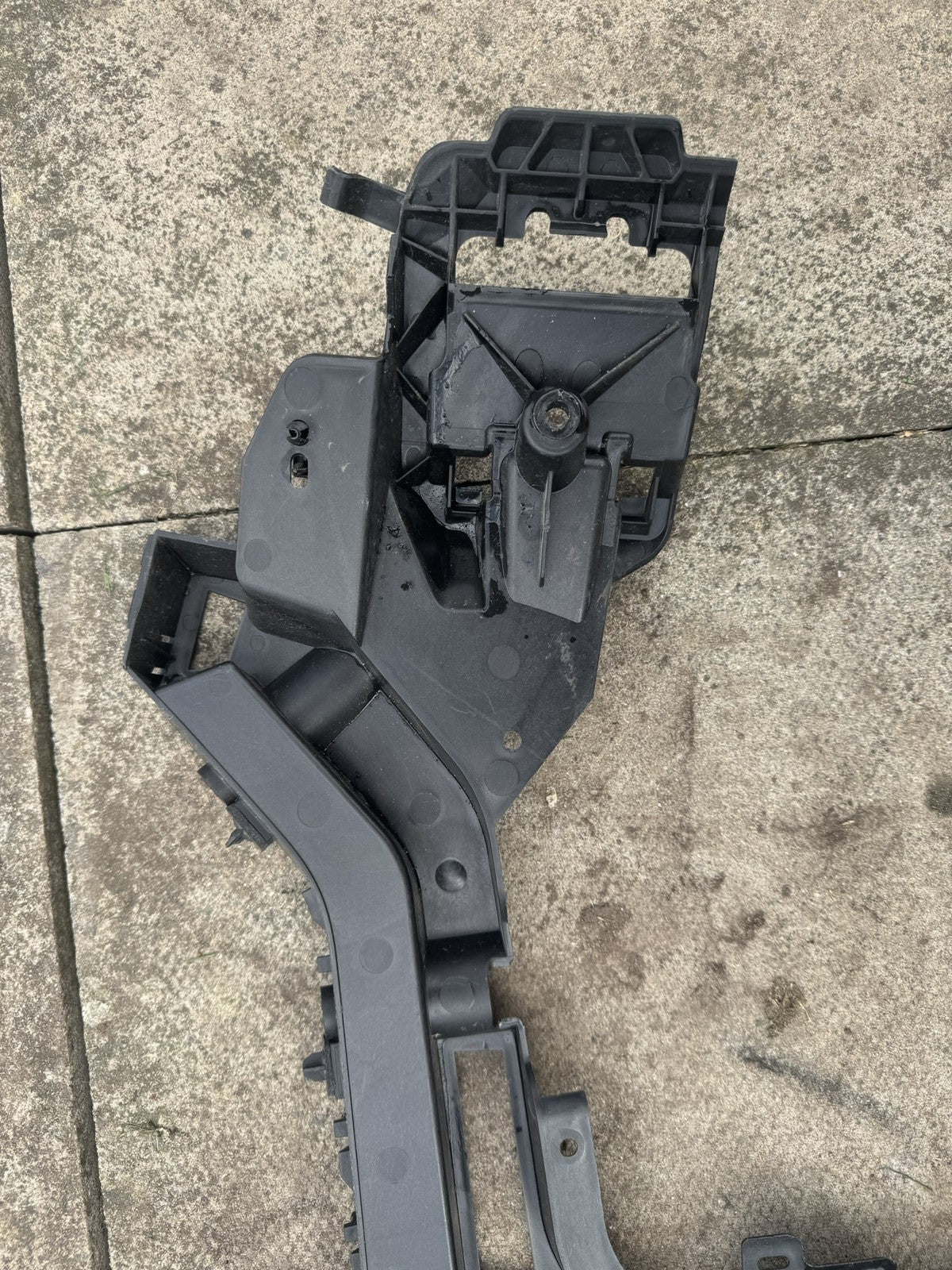 Volvo XC90 Mk2 2018-2024 Rear Bumper Bracket Right RH Genuine 31663176
