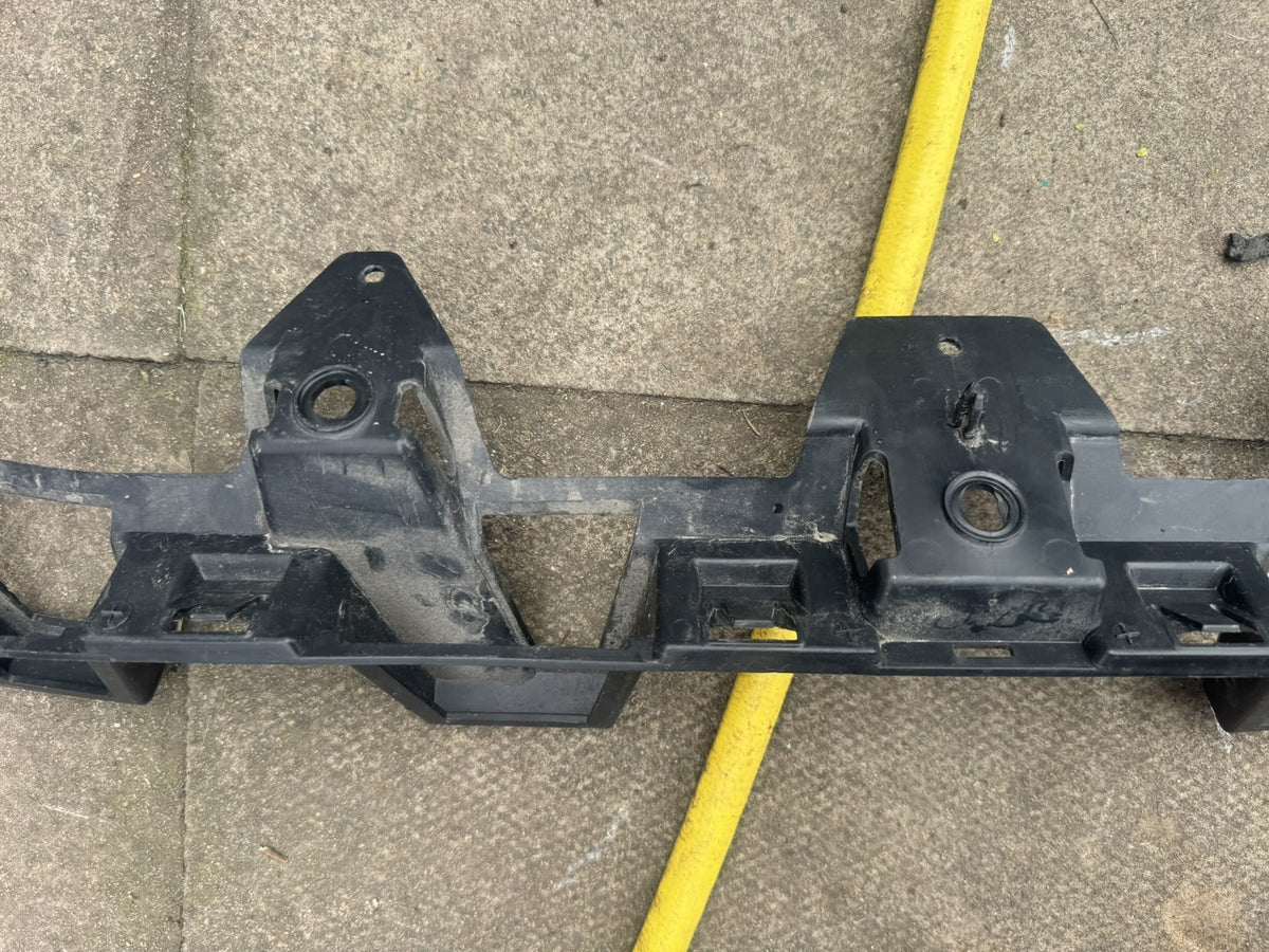 Land Rover Discovery 5 L462 2017-2020 Rear Bumper Centre Bracket HY32-17B861-AC