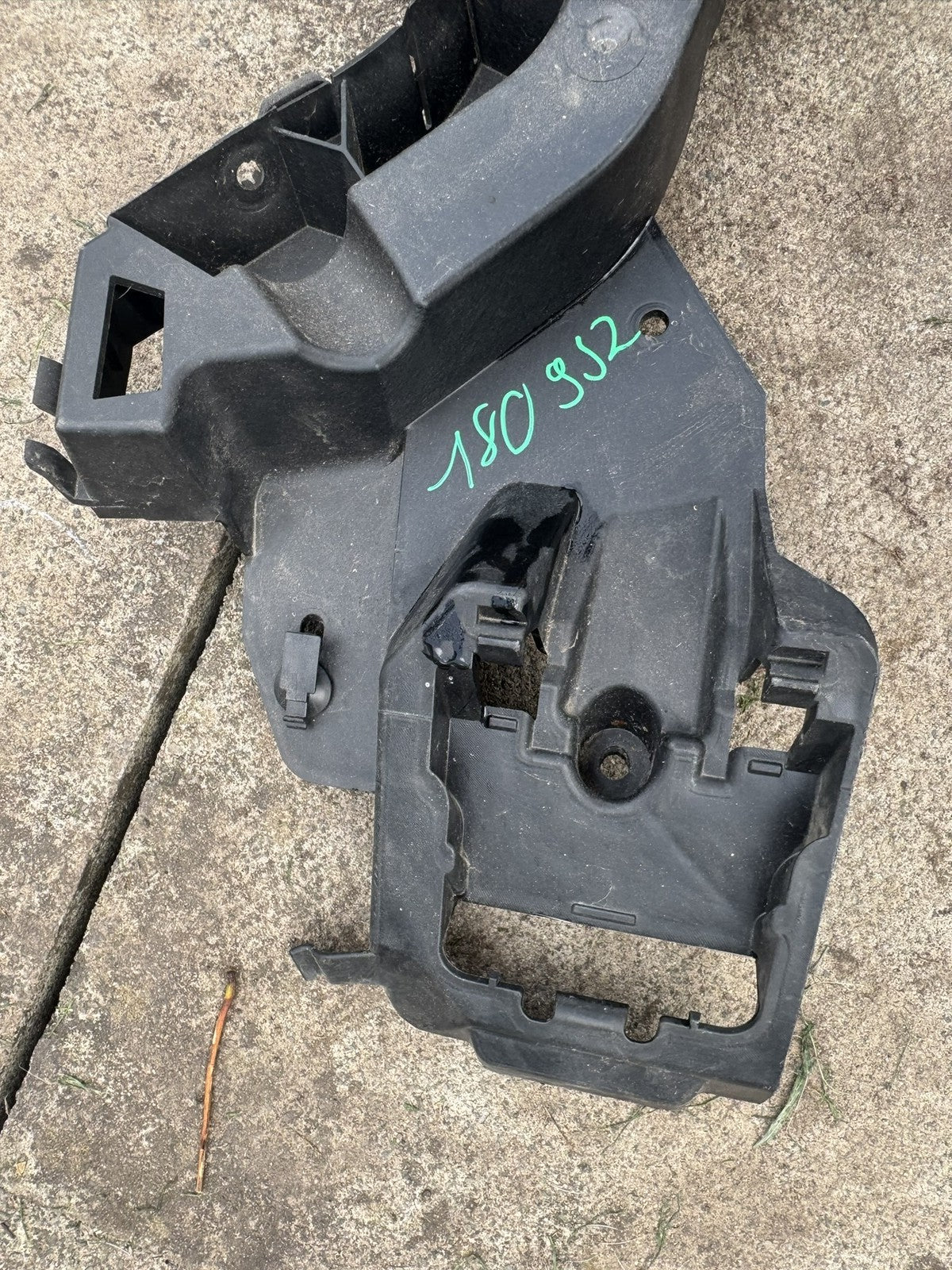 Volvo XC90 Mk2 2018-2024 Rear Bumper Bracket Right RH Genuine 31663176
