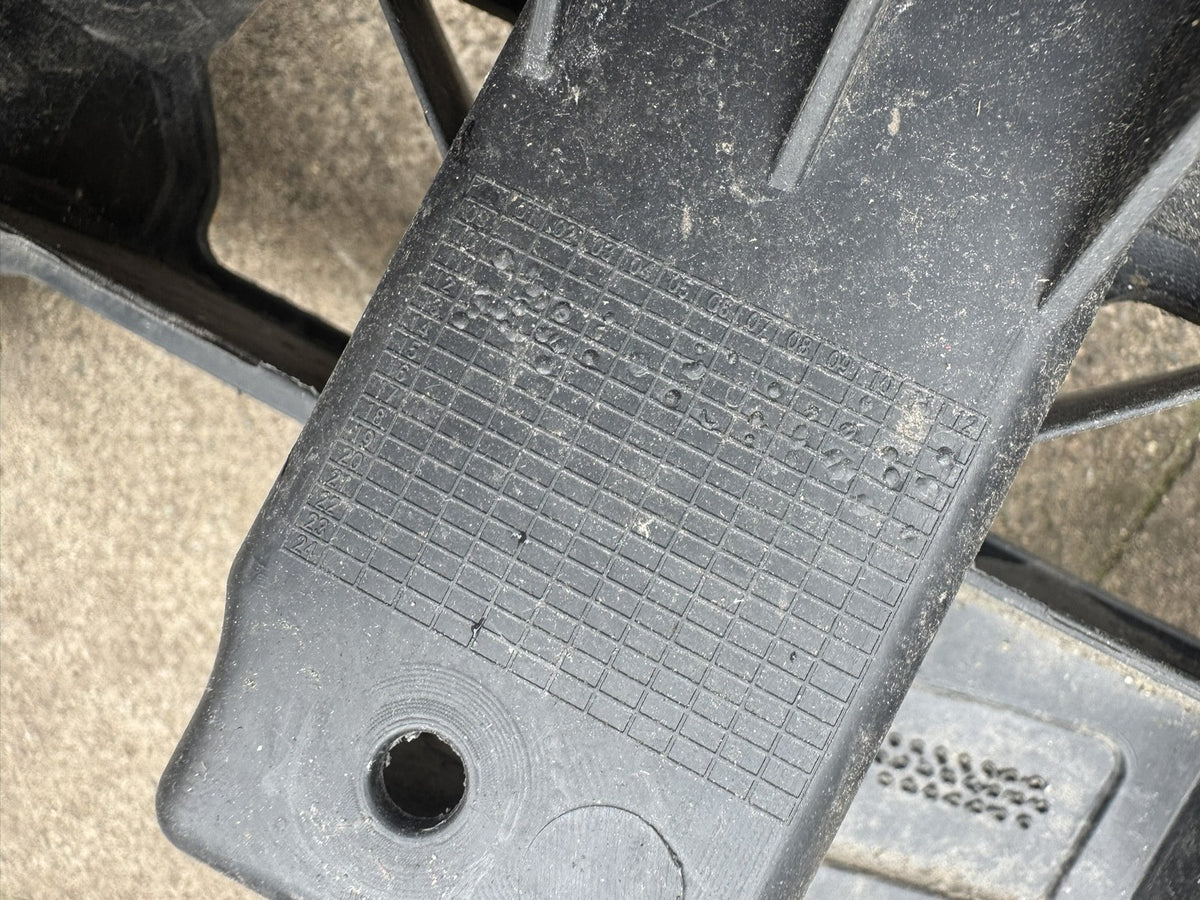 Audi A1 8X 2010-2018 Rear Bumper Centre Mounting Bracket Genuine 8X0807385
