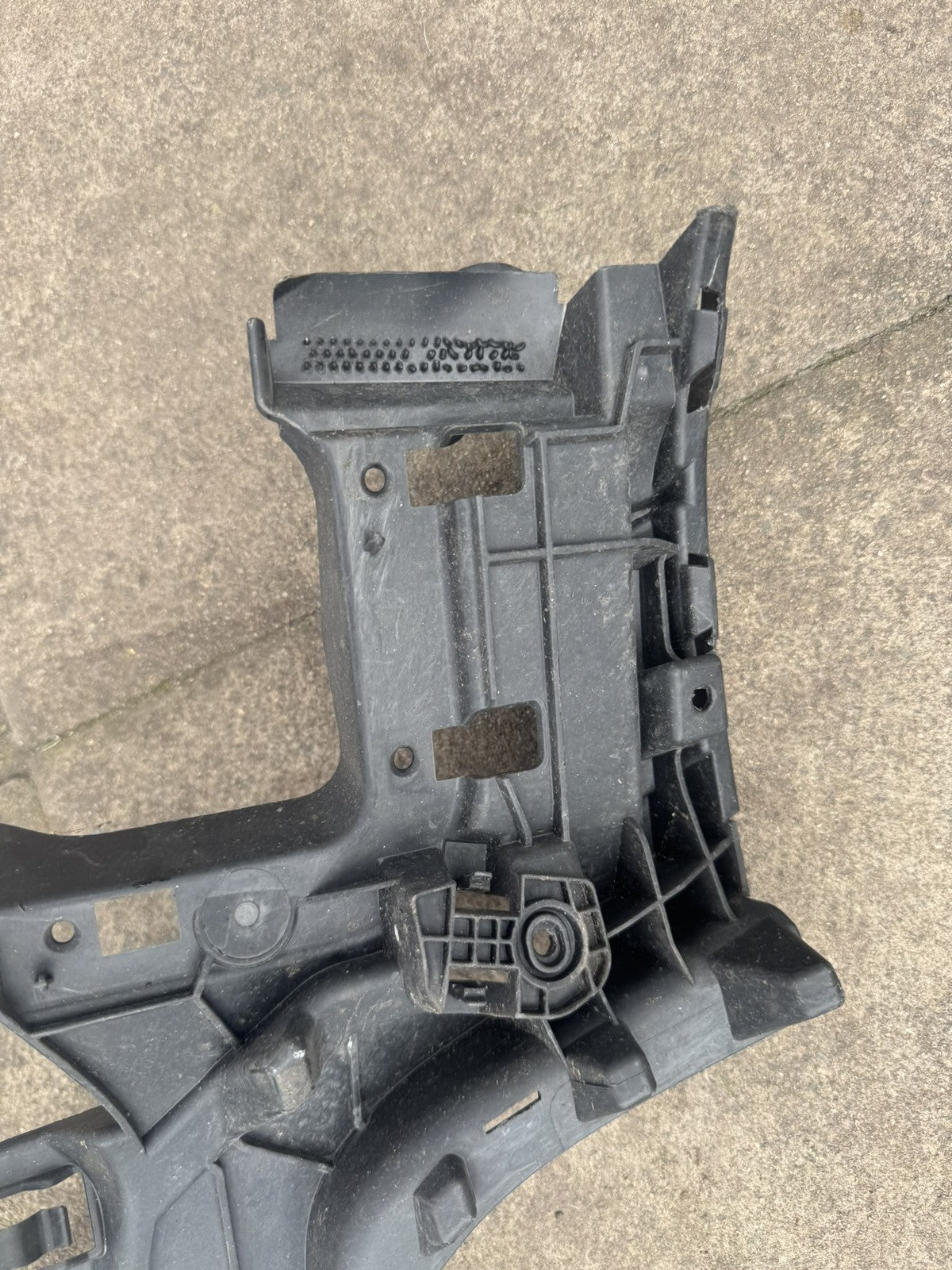 Audi A3 8V Saloon 2016-2020 Rear Bumper Centre Guide Bracket Genuine 8V5807385D