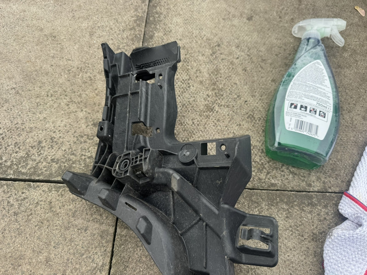 Audi A3 8V Saloon 2016-2020 Rear Bumper Centre Guide Bracket Genuine 8V5807385D