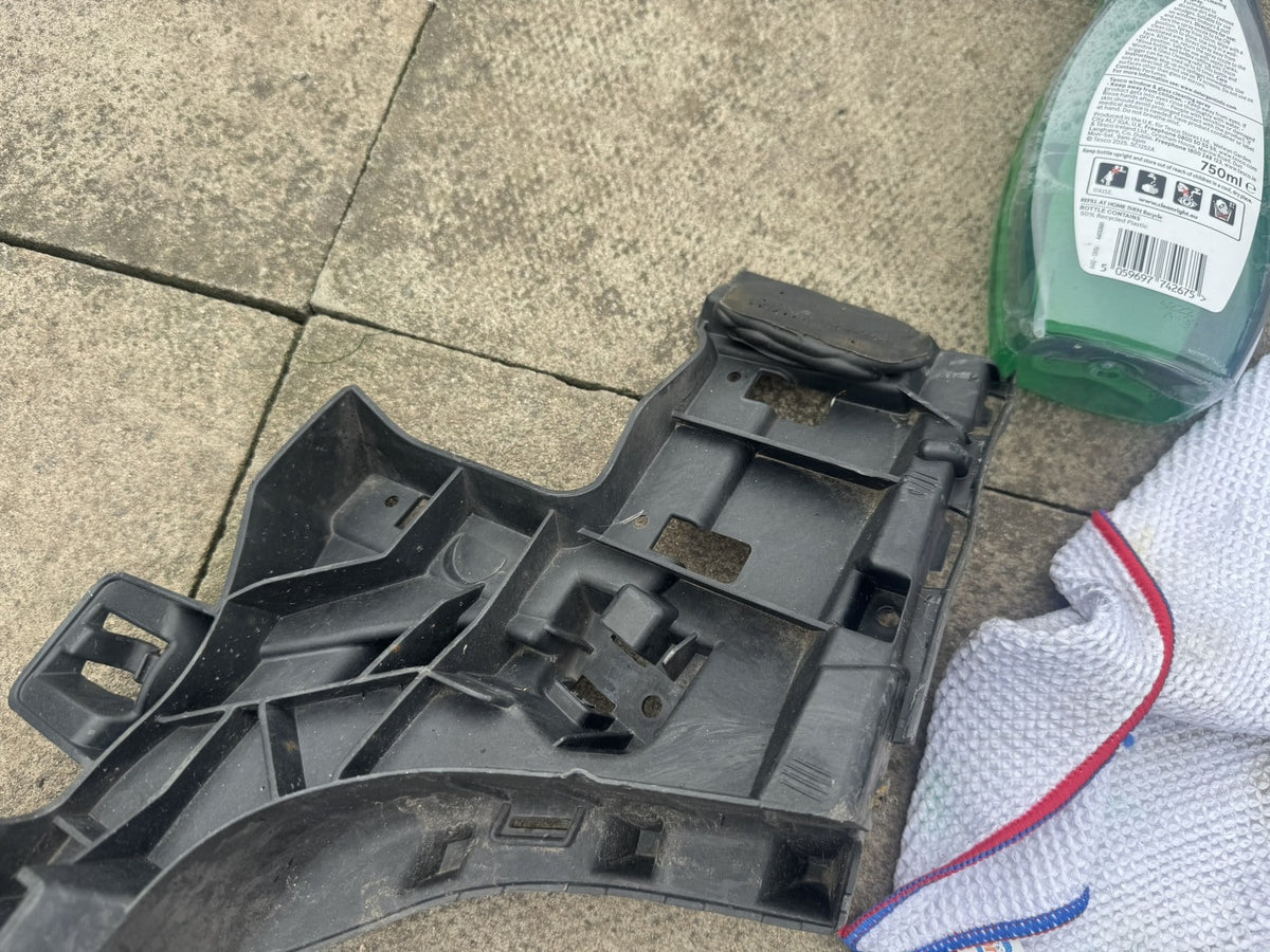 Audi A3 8V Saloon 2016-2020 Rear Bumper Centre Guide Bracket Genuine 8V5807385D