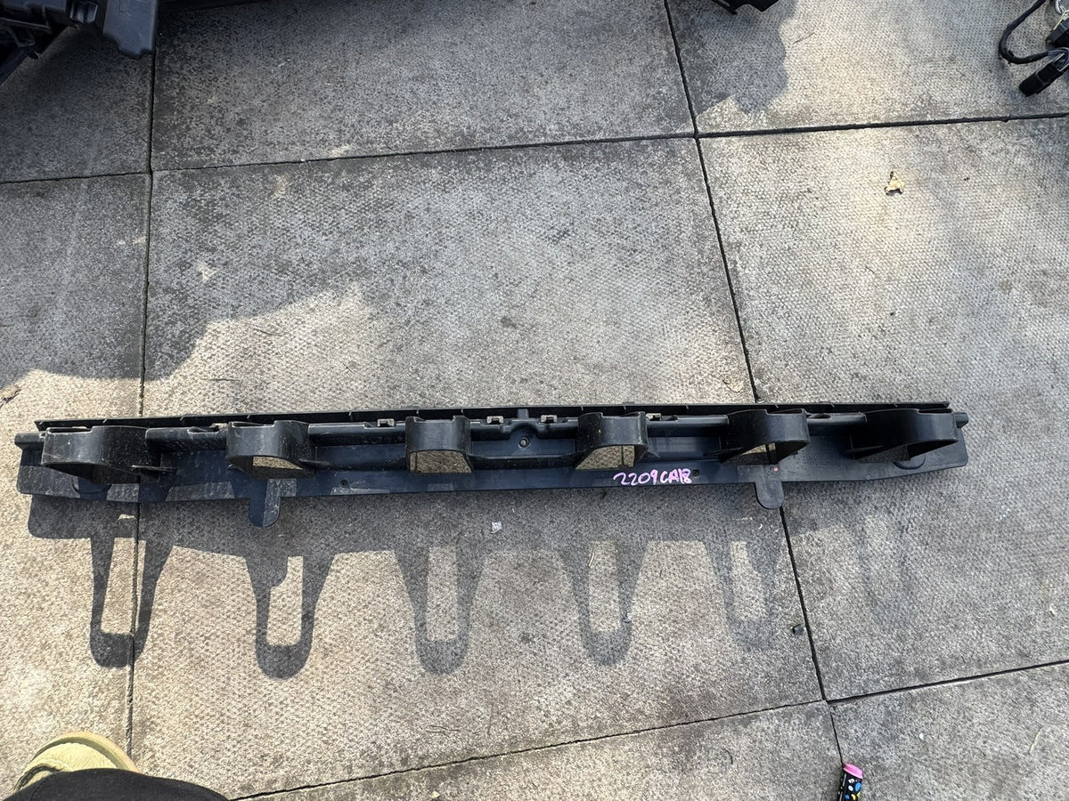 Ford Focus MK4 C519 2019-2025 Braket Dudukan Tengah Bumper Belakang JX7B-17B861-A1