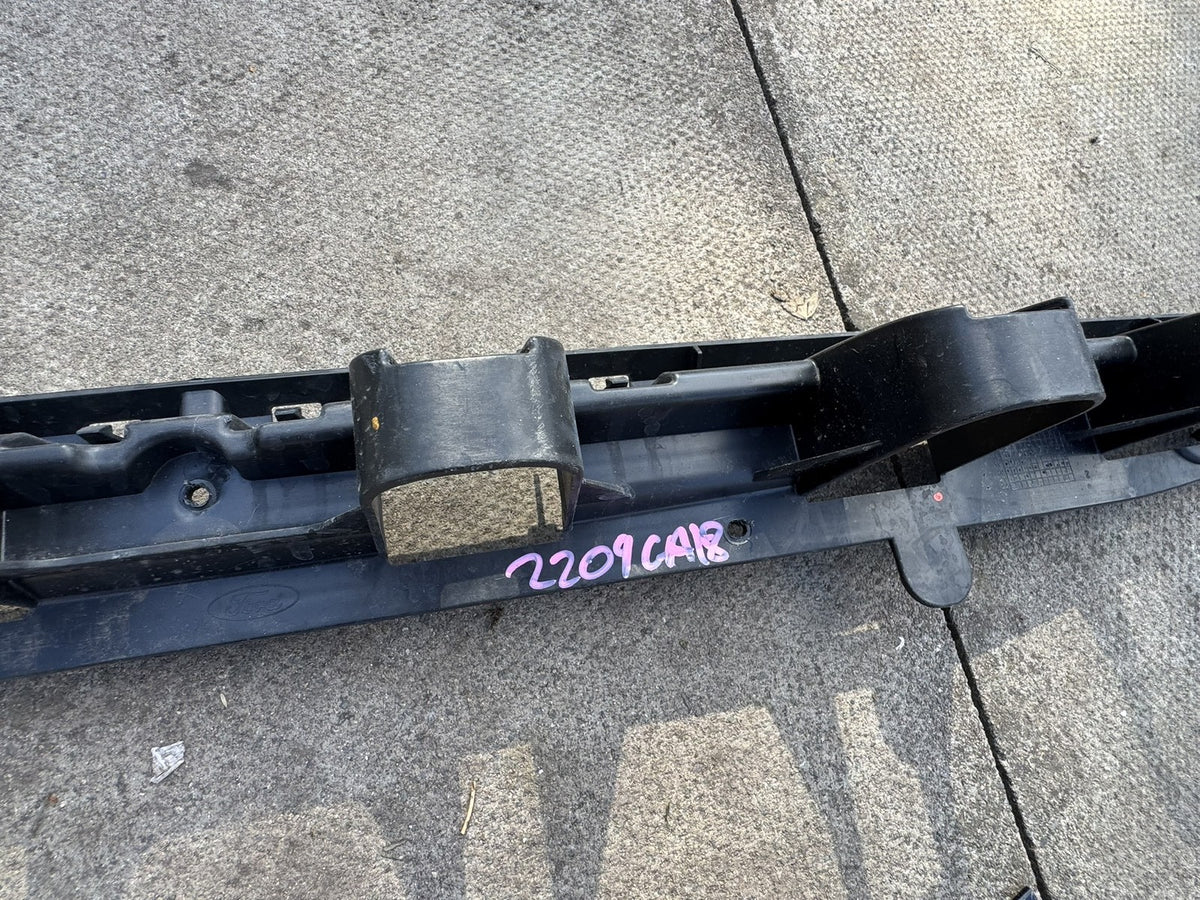 Ford Focus MK4 C519 2019-2025 Braket Dudukan Tengah Bumper Belakang JX7B-17B861-A1