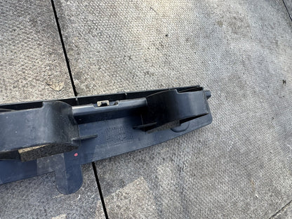 Ford Focus MK4 C519 2019-2025 Braket Dudukan Tengah Bumper Belakang JX7B-17B861-A1