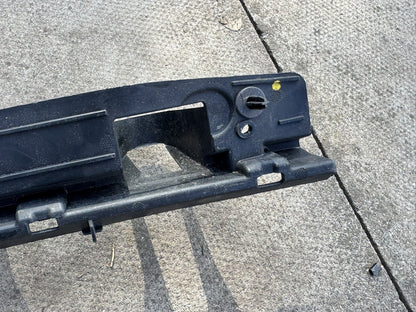 Ford Focus MK4 C519 2019-2025 Braket Dudukan Tengah Bumper Belakang JX7B-17B861-A1