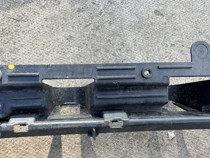 Ford Focus MK4 C519 2019-2025 Braket Dudukan Tengah Bumper Belakang JX7B-17B861-A1