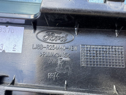 Ford Mustang Mach-E 2020-2026 Ốp cột dọc cửa sau phải mới LJ8B-R254A40-ABW