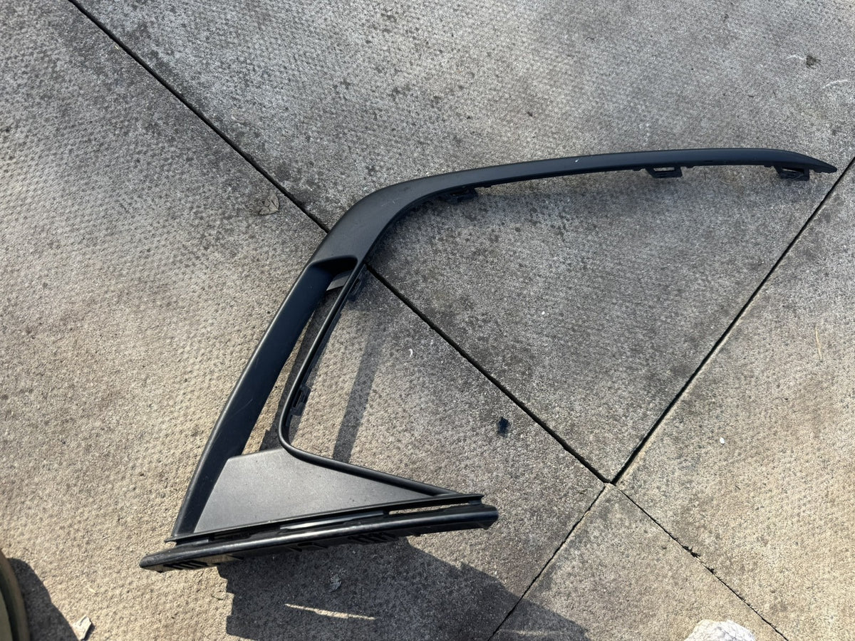 Enjoliveur d'angle de pare-chocs avant gauche Audi A3 8Y S Line 2021-2024 8Y0807533A