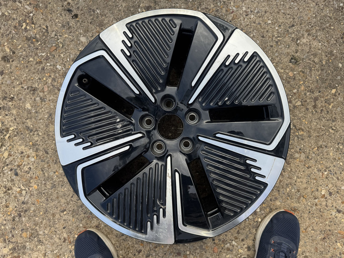 Jaecoo 5 18in 7.5J ET47 5x108 ダイヤモンドカット アルミホイール 傷あり 203001401AA