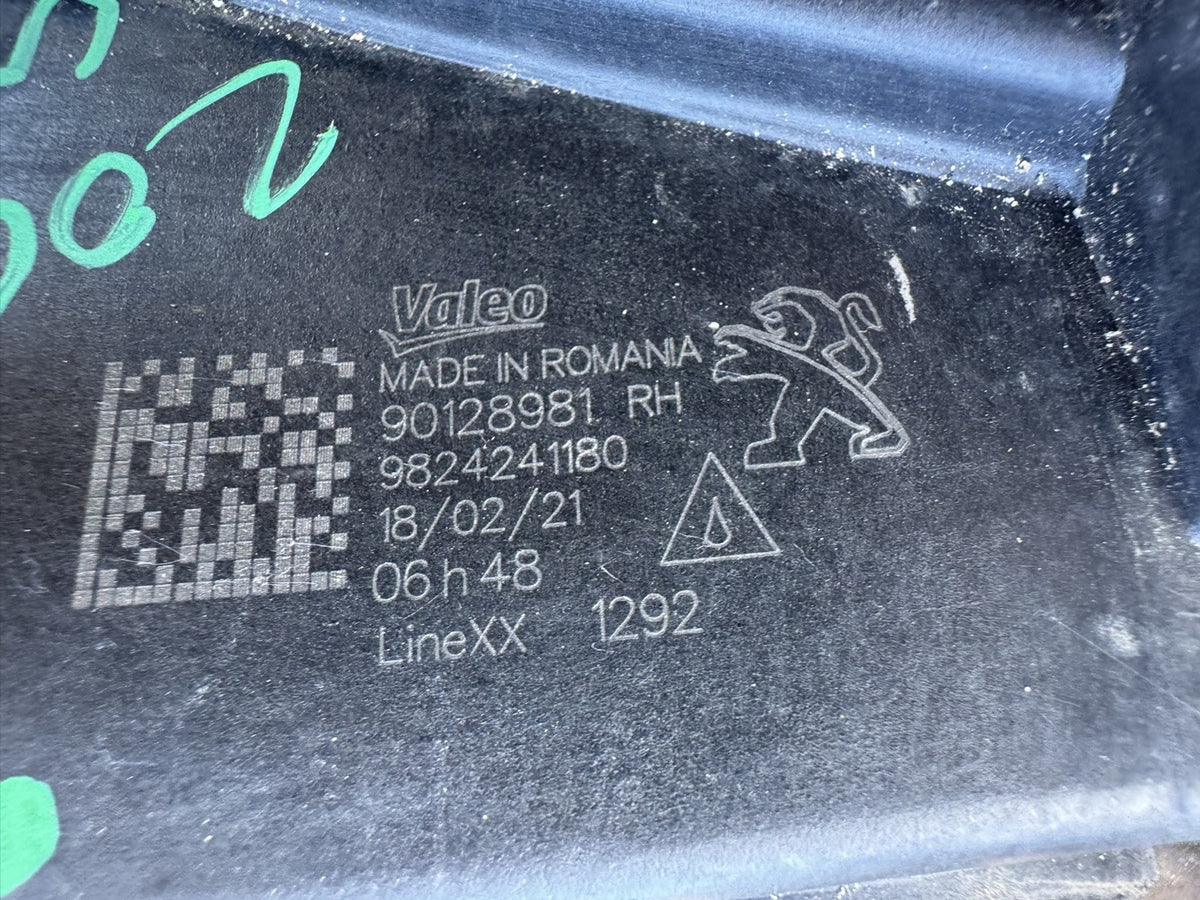 Peugeot 2008 208 Десен LED дневен фар DRL Спукано стъкло 9824241180