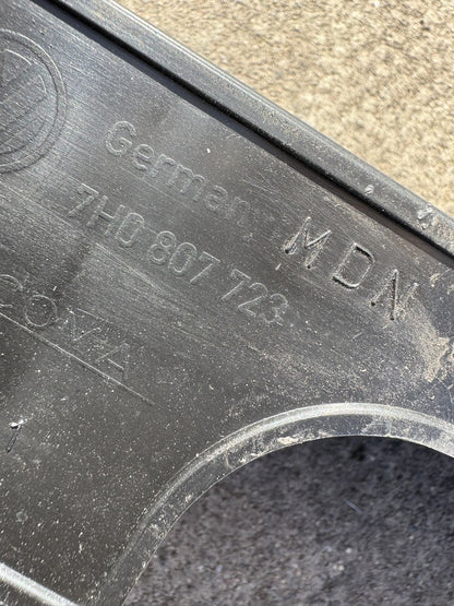 VW Transporter T5 T6 2005-2023 Galinio buferio centrinis laikiklis 7H0807723