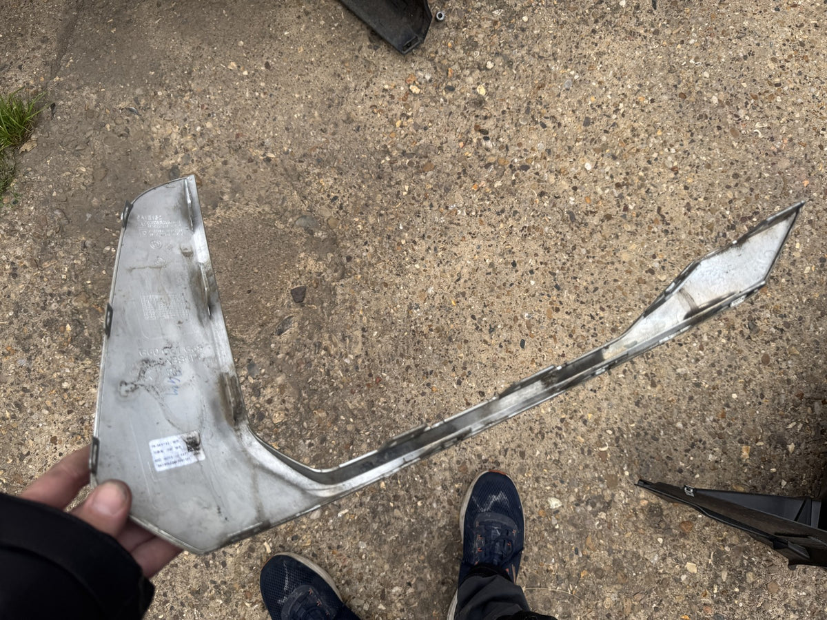 BMW 5ER G60 G61 2024 AB STOSSFÄNGER HINTEN RECHTE ECKBLENDE SILBER 51125A1E132