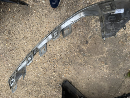 BMW 5ER G60 G61 2024 AB STOSSFÄNGER HINTEN RECHTE ECKBLENDE SILBER 51125A1E132