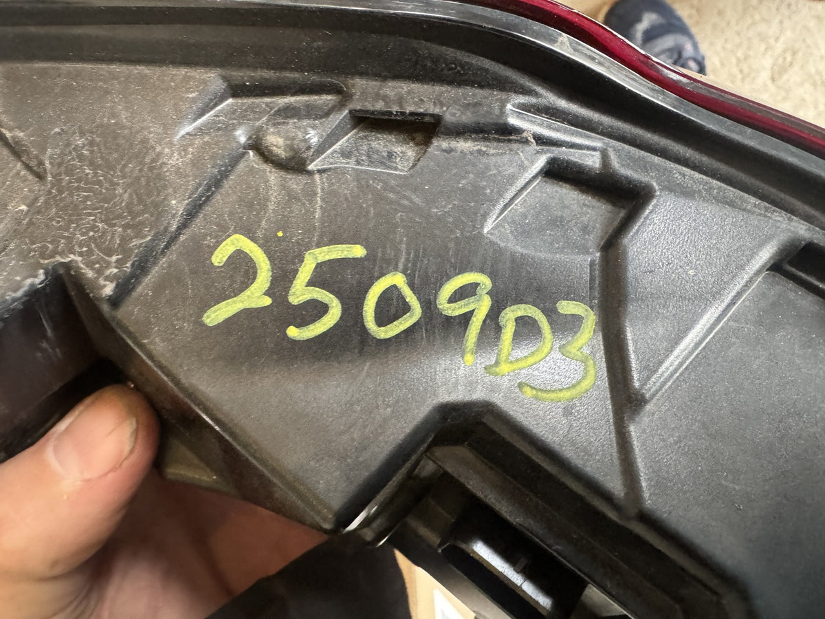 BMW 5 SERIES G60 G61 2024 ON ΔΕΞΙ ΕΞΩΤΕΡΙΚΟ ΠΙΣΩ ΦΑΝΑΡΙ LED H44B0F7D401 ΓΝΗΣΙΟ