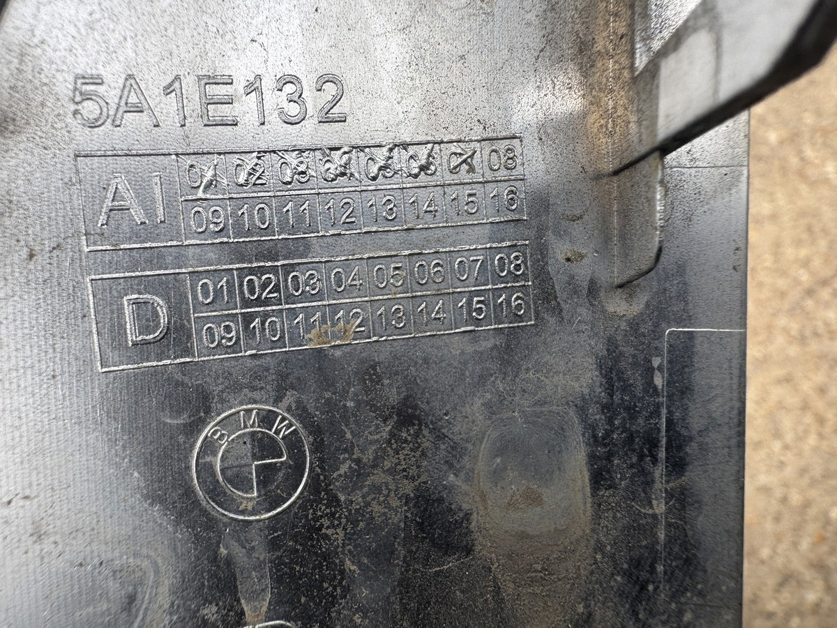 BMW 5ER G60 G61 2024 AB STOSSFÄNGER HINTEN RECHTE ECKBLENDE SILBER 51125A1E132