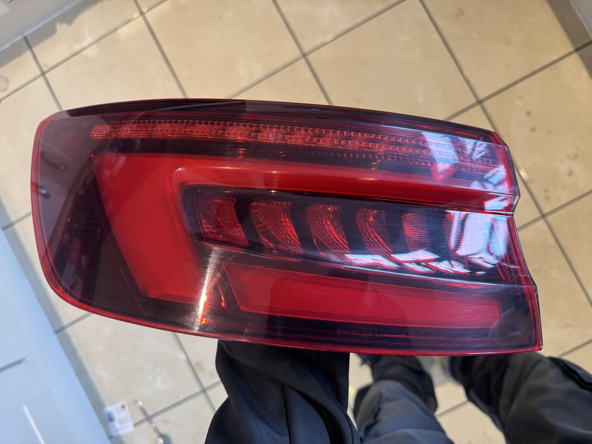 AUDI A4 B9 BERLINE 2016-2019 FEU ARRIÈRE EXTÉRIEUR GAUCHE LED 8W5945091G D'ORIGINE