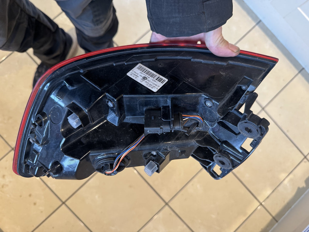 AUDI A4 B9 BERLINE 2016-2019 FEU ARRIÈRE EXTÉRIEUR GAUCHE LED 8W5945091G D'ORIGINE