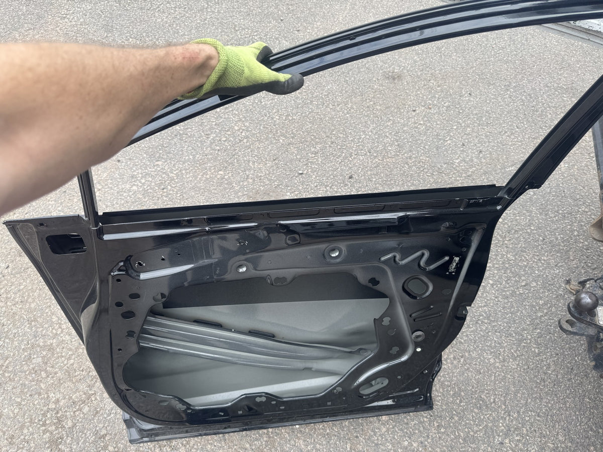Ford Puma Mk2 2019-2026 Εμπρός Δεξιά Πόρτα Σκελετός Μαύρη Με Βαθούλωμα Γρατζουνισμένη