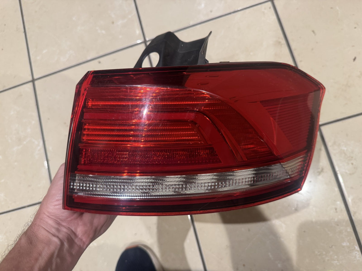 VW Passat B8 Variant 2015-2019 Rückleuchte hinten rechts außen 3G9945312