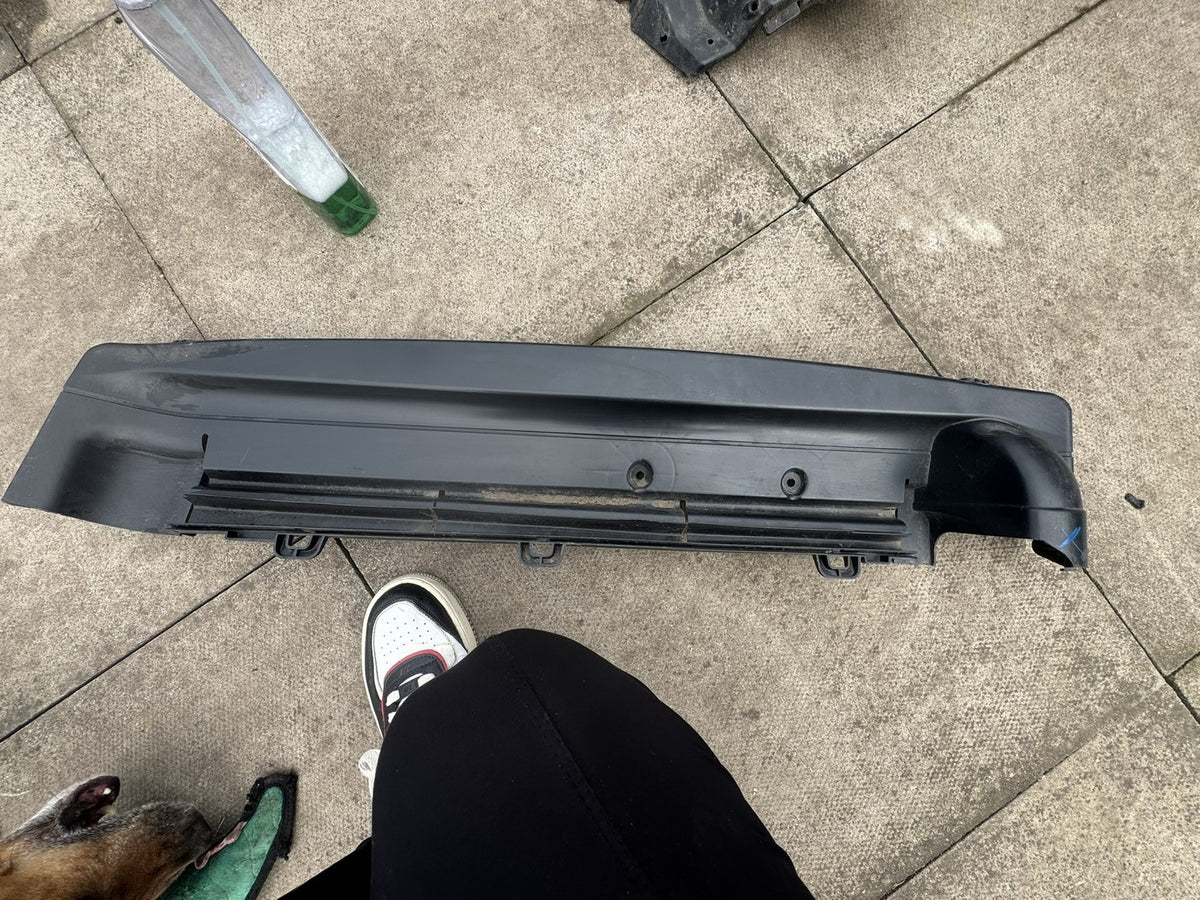 VW Transporter T5 T5.1 2010-2015 Front Radiator Air Guide 7E0805962B Damaged