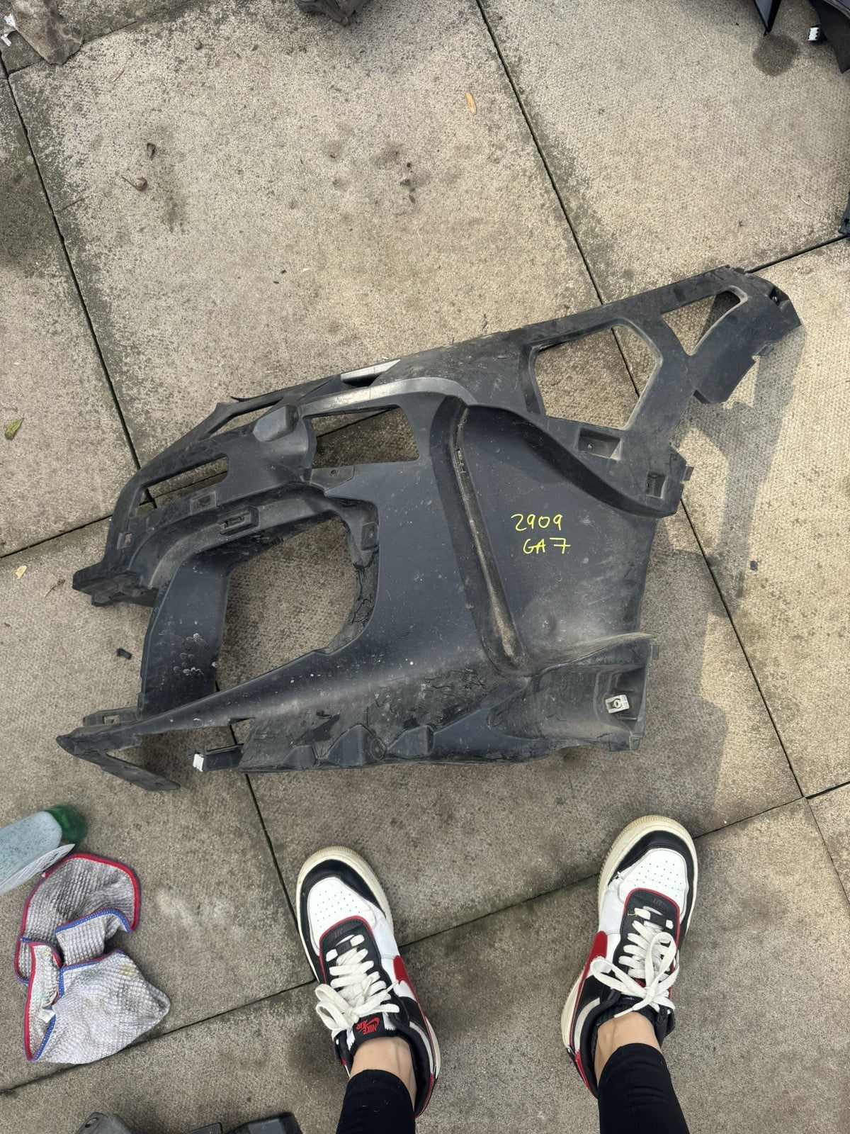 Suporte de Fixação Esquerdo do Para-choques Dianteiro BMW Série 1 F40 M135i 128ti 51118070939