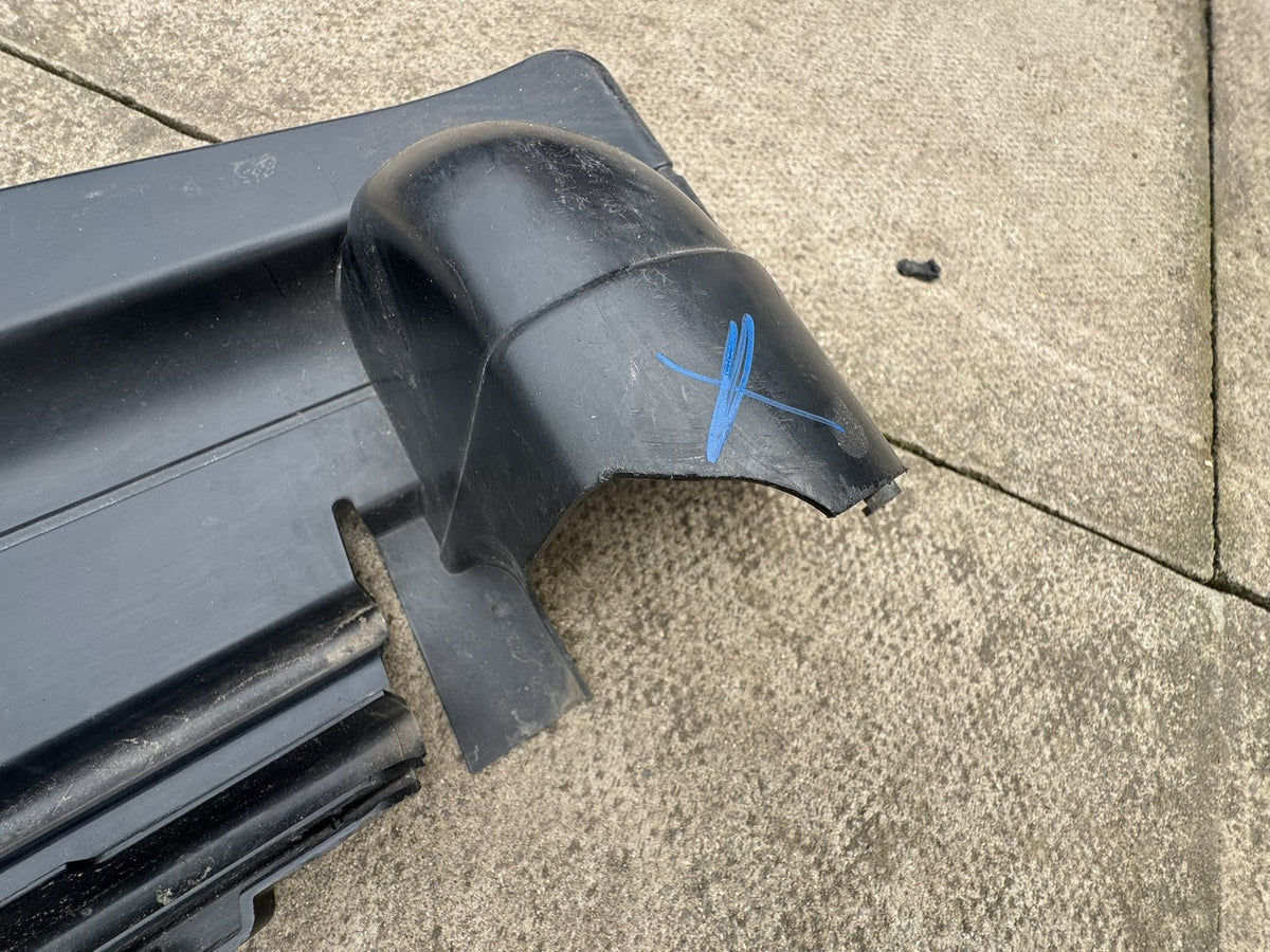 VW Transporter T5 T5.1 2010-2015 Front Radiator Air Guide 7E0805962B Damaged