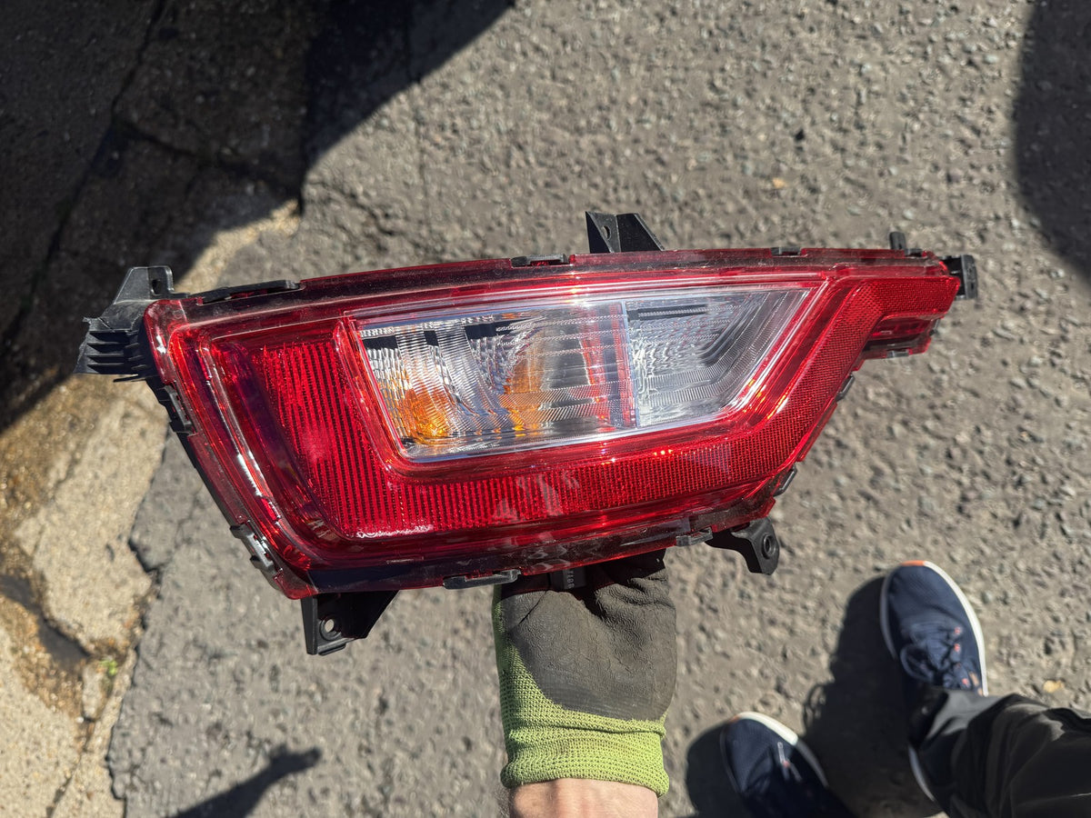 Kia Niro SG2 2022-2025 Rear Left Bumper Lamp 92405-AT000 Spares or Repair