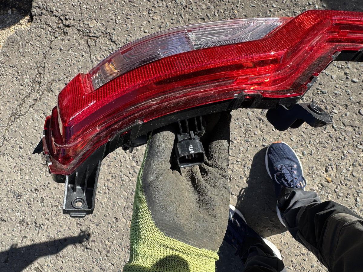 Kia Niro SG2 2022-2025 Rear Left Bumper Lamp 92405-AT000 Spares or Repair