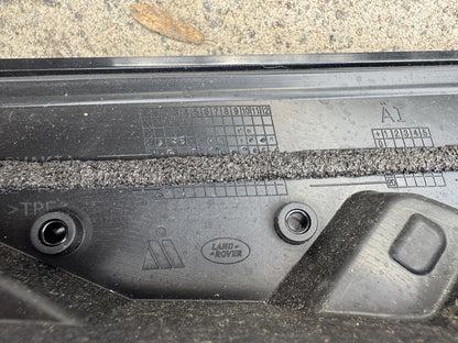 Land Rover Defender L663 2020-2026 โครงยึดกระจกมองข้างด้านซ้าย อะไหล่สำหรับซ่อมหรือทำเป็นอะไหล่ (SPARES OR REPAIR)